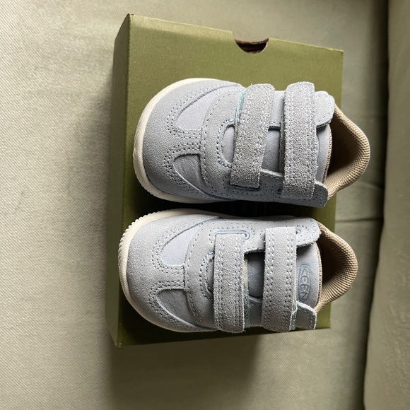 Keen Kids Light Gray Velcro Sneakers - Picture 2 of 4